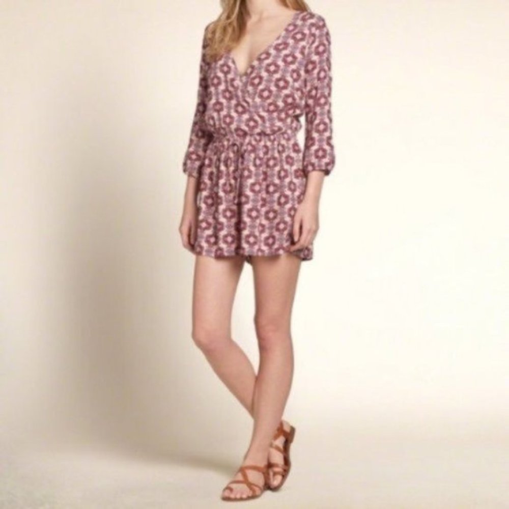 HOLLISTER PINK LONG SLEEVE WRAP-FRONT ROMPER M